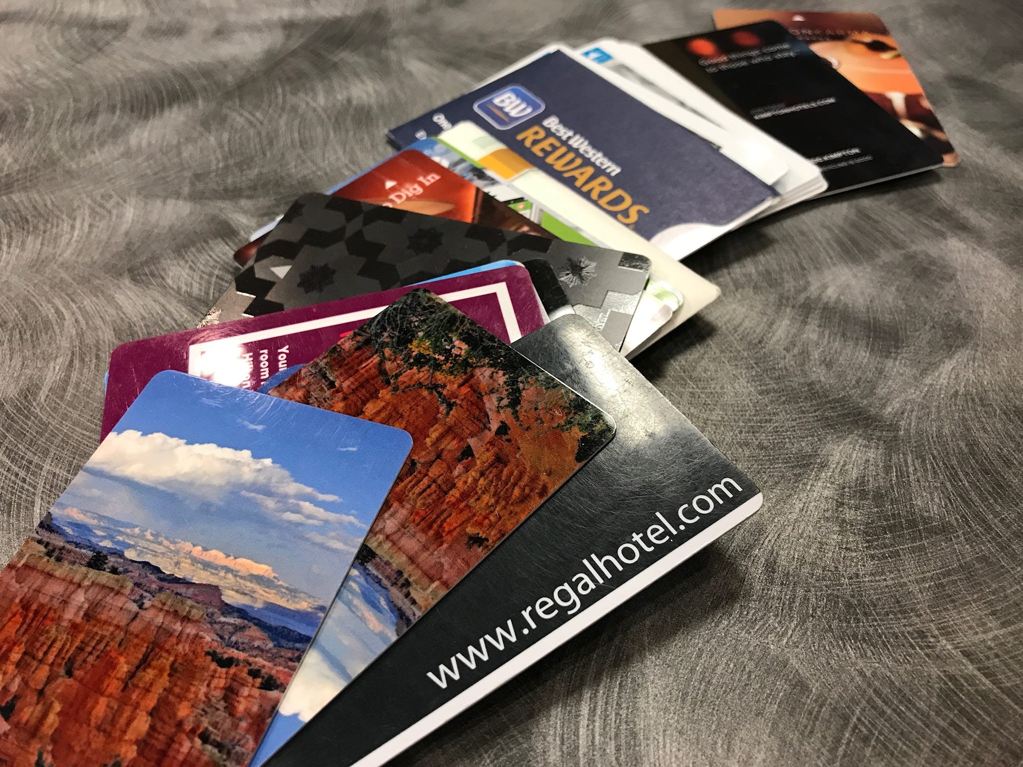 how do hotel keys work